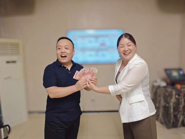 青島伊盛泰數(shù)控設(shè)備有限公司七月啟動會